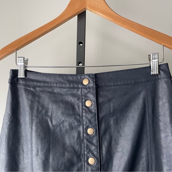 Ever New Button Down Faux Vegan Leather MIDI Skirt Navy Blue Size 6 Small - Picture 5 of 5